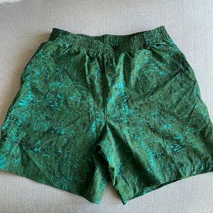 Outdoor Voices Mens Shorts with Liner, size medium